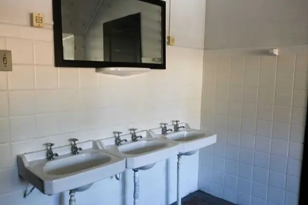 Economy Ortak Ranzalı Oda, 1 Çift Kişilik Yatak, Avlu Manzaralı