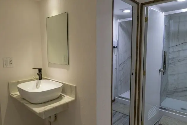 Oda (King Shared Bathroom)