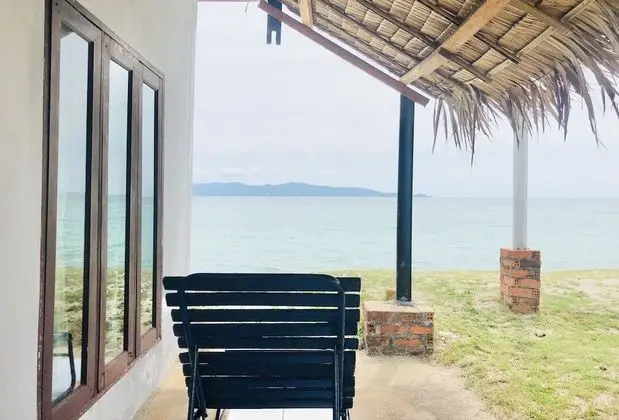 Deluxe Beach Bungalow A/C