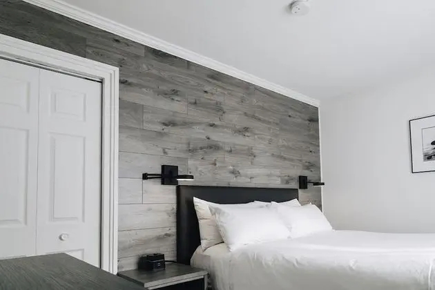 One bedroom Queen Suite with kitchenette