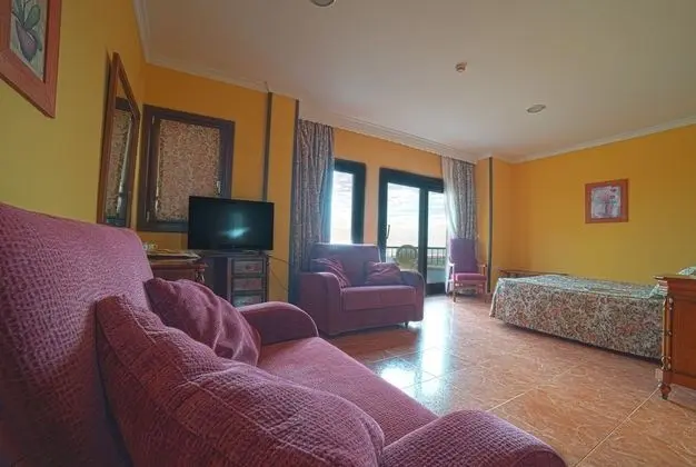 Tek Büyük veya İki Ayrı Yataklı Oda, Teras, Kısmi Deniz Manzaralı