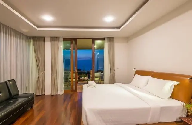 Deluxe Room with Ocean View