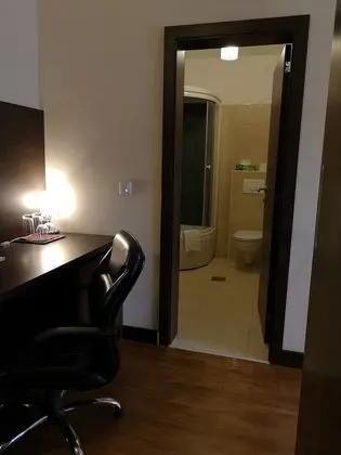 Deluxe Tek Büyük Yataklı Oda (Shower)