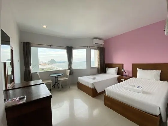 Standard Twin Room with Seaview