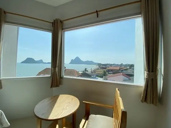 Standard Twin Room with Seaview