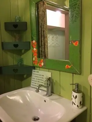 Basic Üç Kişilik Oda, Dağ Yamacı