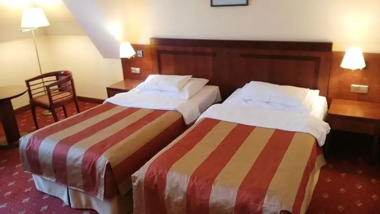 Tek Büyük veya İki Ayrı Yataklı Oda, Banyolu/Duşlu