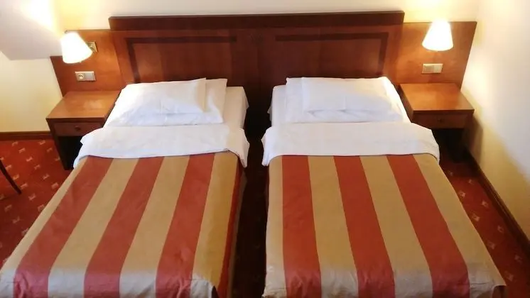 Tek Büyük veya İki Ayrı Yataklı Oda, Banyolu/Duşlu