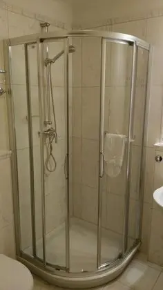 Tek Büyük veya İki Ayrı Yataklı Oda, Banyolu/Duşlu