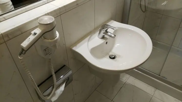 Tek Büyük veya İki Ayrı Yataklı Oda, Banyolu/Duşlu