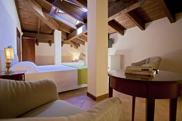 Üç Kişilik Oda, Özel Banyo (with skylight)