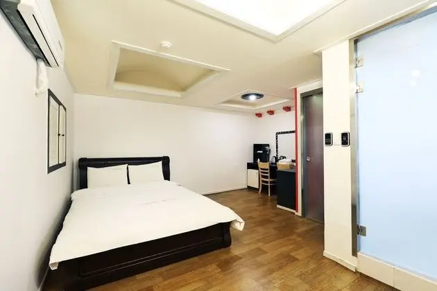 Luxury Tek Büyük Yataklı Oda