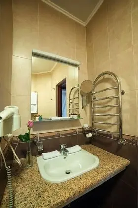 Business Tek Büyük Yataklı Oda