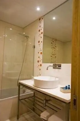 Basic Tek Büyük veya İki Ayrı Yataklı Oda