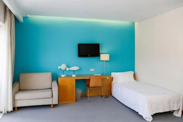 Üç Kişilik Oda, Şehir Manzaralı