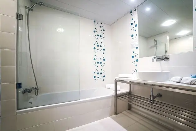 Üç Kişilik Oda, Şehir Manzaralı