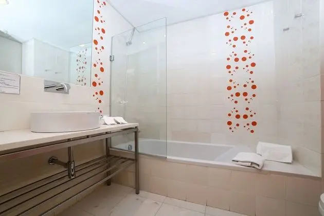 Üç Kişilik Oda, Şehir Manzaralı