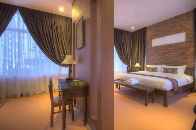 Elegant Suite Room
