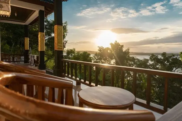 Deluxe Tek Büyük Yataklı Oda, 1 Büyük (Queen) Boy Yatak, Deniz Manzaralı, Havuz Kenarı