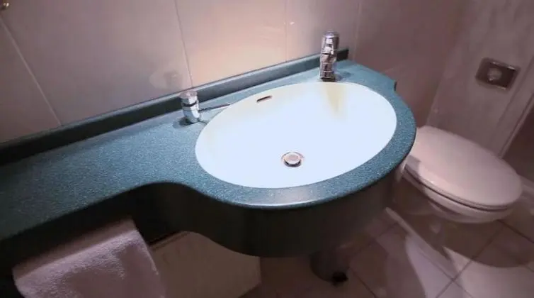 Üç Kişilik Oda
