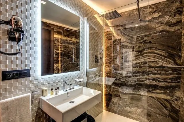 Basic Tek Büyük Yataklı Oda