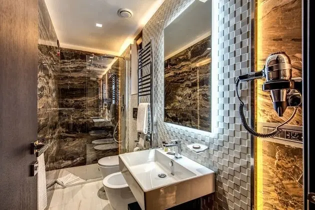 Deluxe Üç Kişilik Oda, Şehir Manzaralı