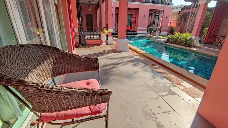 10 Bedroom Villa