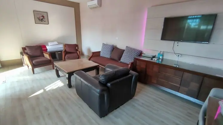 10 Bedroom Villa