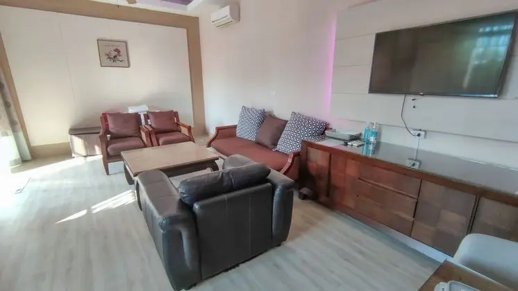 10 Bedroom Villa