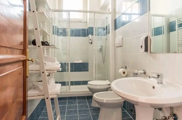 Basic Tek Büyük Yataklı Oda, Avlu Manzaralı