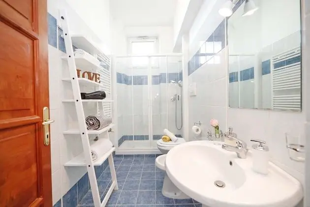 Basic Tek Büyük Yataklı Oda, Avlu Manzaralı