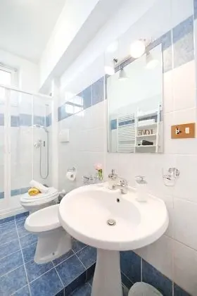 Basic Tek Büyük Yataklı Oda, Avlu Manzaralı