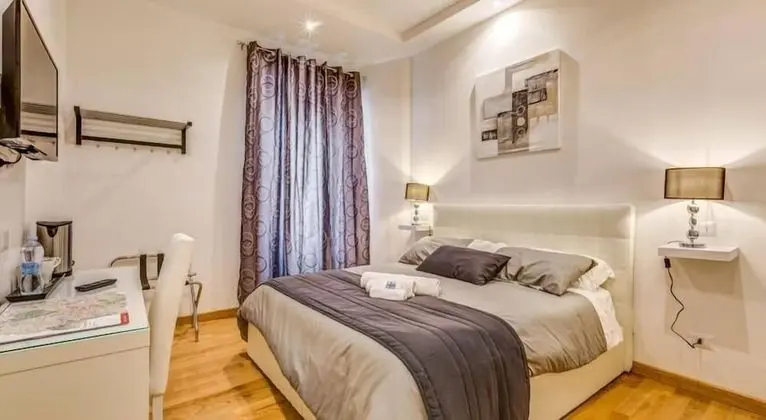 Tek Büyük Yataklı Oda, Banyolu/Duşlu