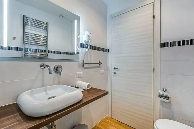 Tek Büyük Yataklı Oda, Banyolu/Duşlu