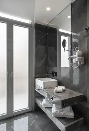 Corner Suite