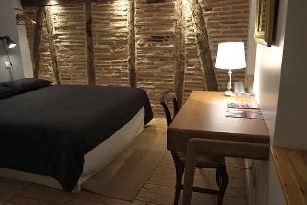 Tek Büyük Yataklı Oda (Colombage)