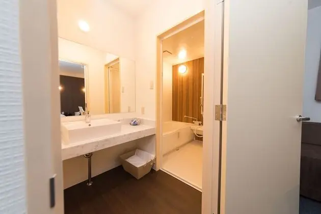 Dört Kişilik Oda, Sigara İçilmez