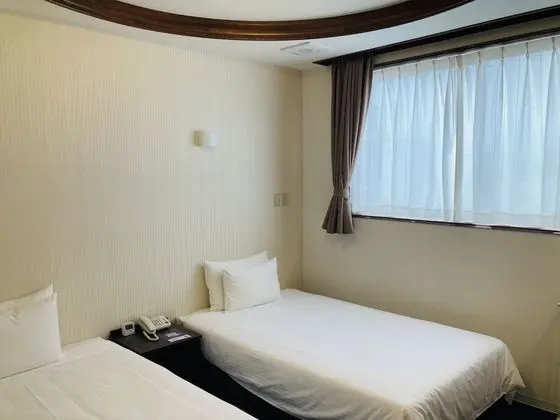 İki Ayrı Yataklı Oda, Sigara İçilmez