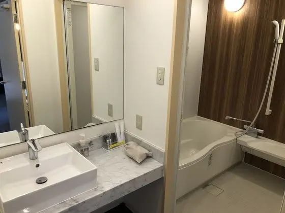 İki Ayrı Yataklı Oda, Sigara İçilmez