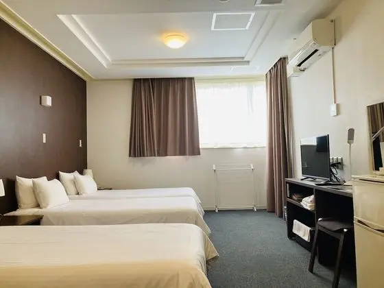 Üç Kişilik Oda, Sigara İçilmez