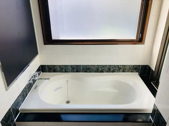 Üç Kişilik Oda, Sigara İçilmez