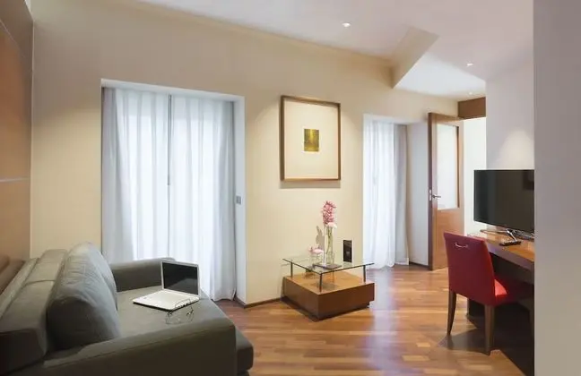 Junior Süit, 1 En Büyük (King) Boy Yatak ve Çekyat, Şehir Manzaralı