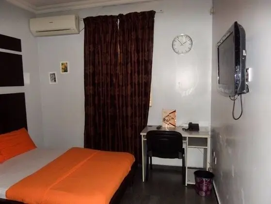 Standard Tek Büyük Yataklı Oda
