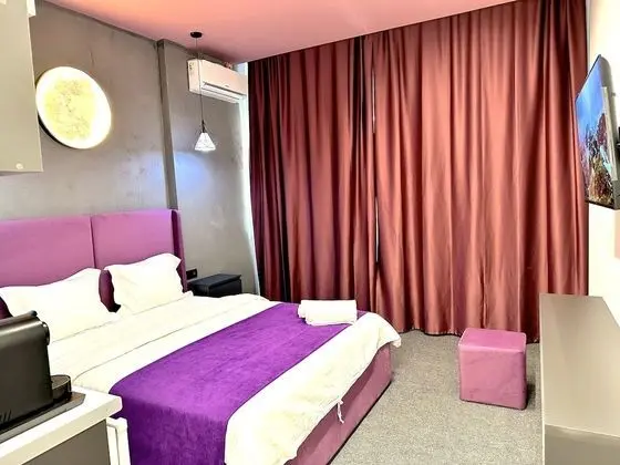 Romantic Tek Büyük Yataklı Oda