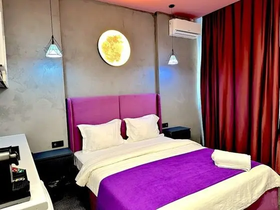 Romantic Tek Büyük Yataklı Oda