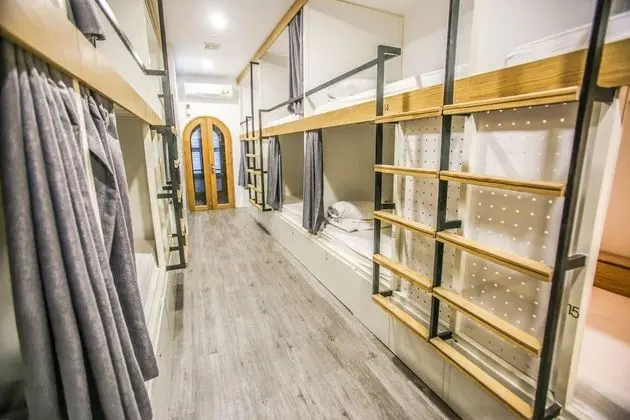 Deluxe 16 Beds Mixed Dorm