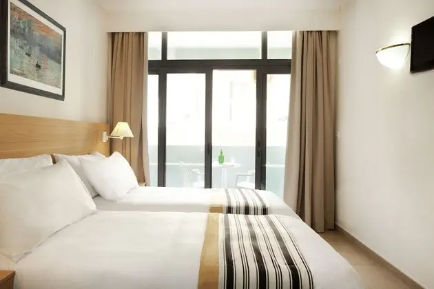 Tek Büyük veya İki Ayrı Yataklı Oda, Balkon