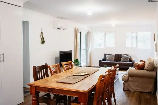 Apart Daire (Self contained Top Floor)