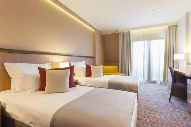 Deluxe Tek Büyük veya İki Ayrı Yataklı Oda, 1 Yatak Odası, Havuz Manzaralı