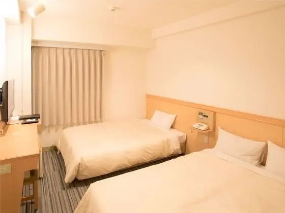 Üç Kişilik Oda, Sigara İçilebilir